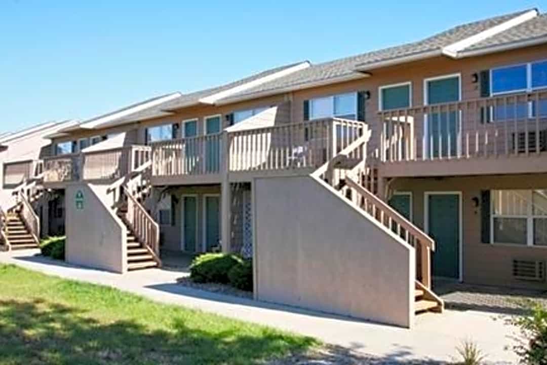 Eagle Ridge Apartments - 530 Eldridge St Lawrence Ks Apartments For Rent Rentcom