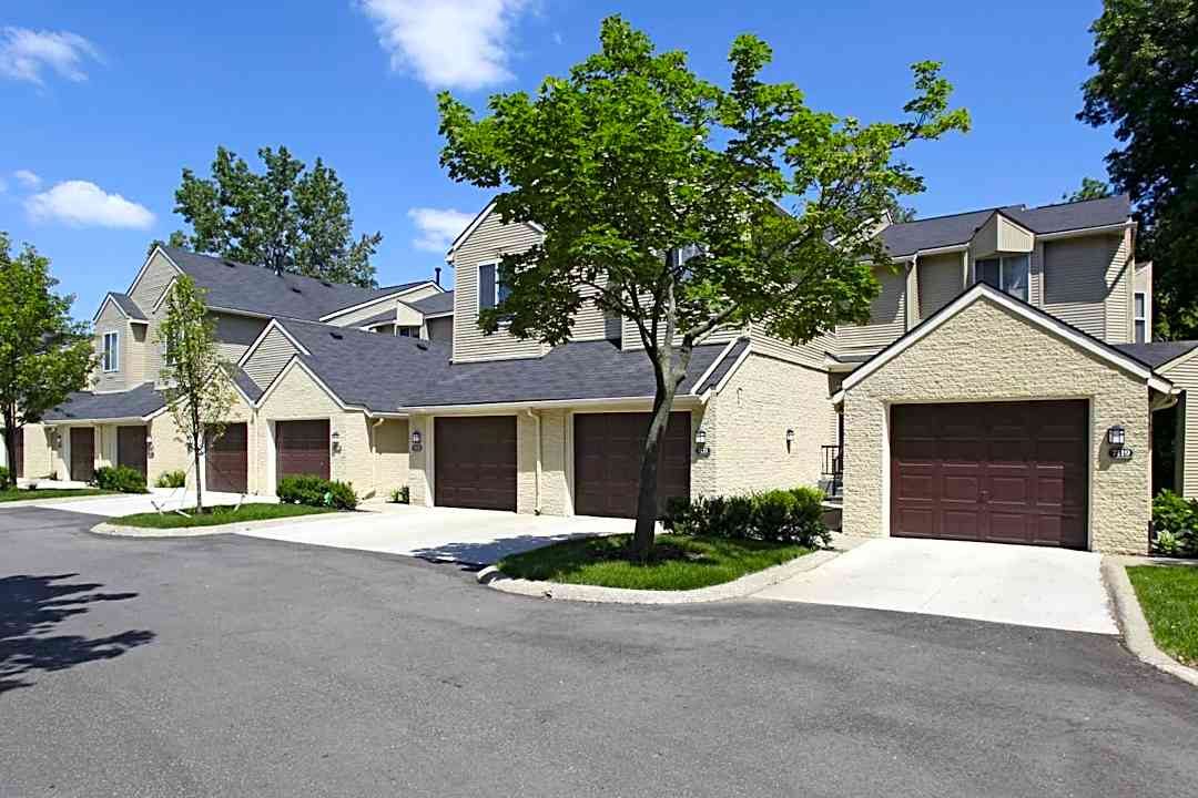 Amberly 7517 Arbors Blvd West Bloomfield Mi Apartments For Rent Rent Com