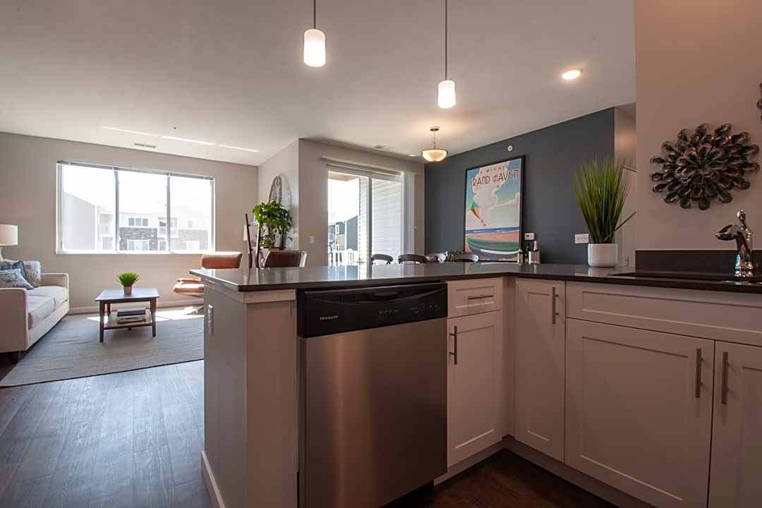 piper lakes apartments
