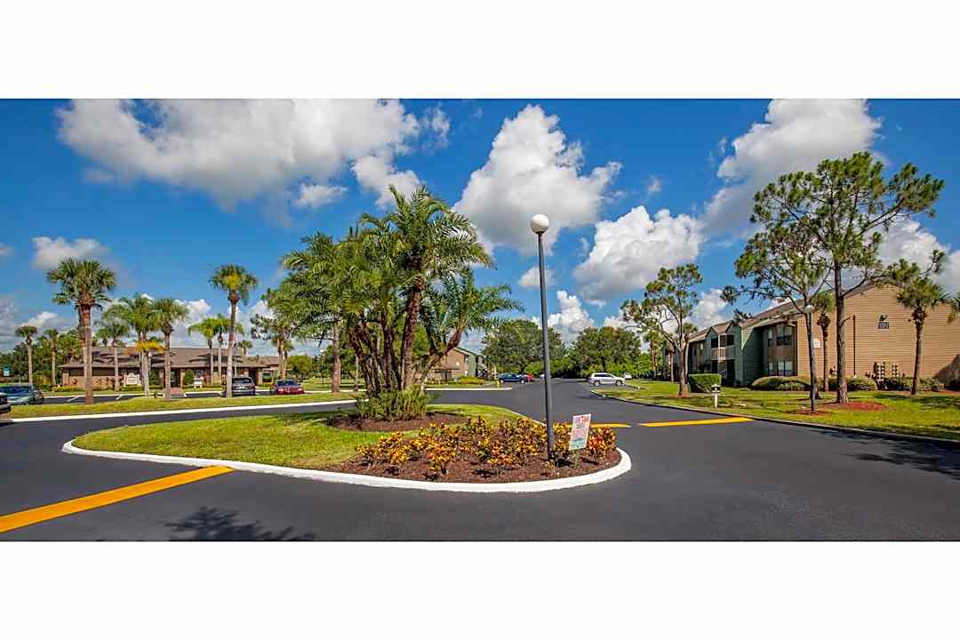 Lakepointe Apartment Homes 2880 N Wickham Rd Melbourne Fl Apartments For Rent Rent Com