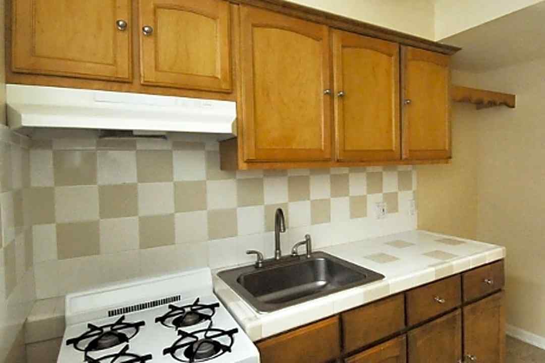 Americana El Pompeii Apartments 3655 West Artesia Boulevard Torrance Ca Apartments For Rent Rent Com