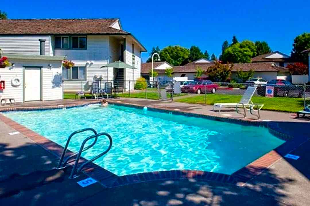 Amber Court Apartments 650 Sw 201st Ave Beaverton Or Apartments For Rent Rent Com