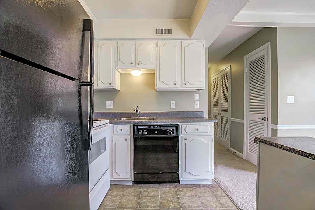 At Home Apartments Of Kansas City 5945 Woodson St Mission Ks Apartments For Rent Rent Com