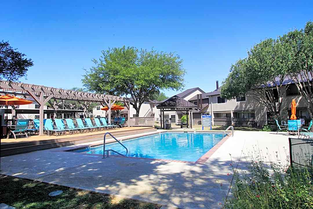 Lake Creek Apartments 10707 Lake Creek Parkway Austin Tx Apartments For Rent Rent Com