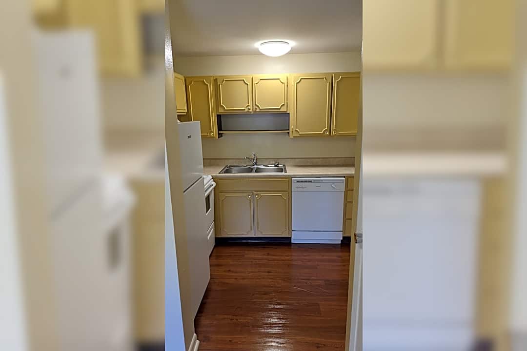 Slopes Of Aspen 2714 Queen City Ave Cincinnati Oh Apartments For Rent Rent Com