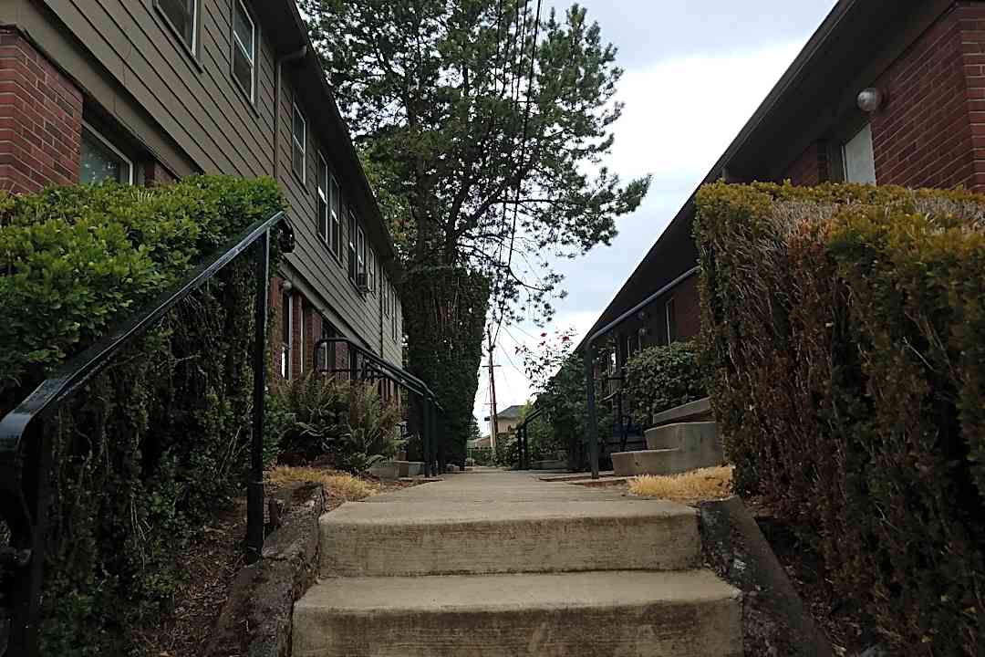 Ainsworth Court 1515 N Ainsworth St Portland Or Apartments For Rent Rent Com