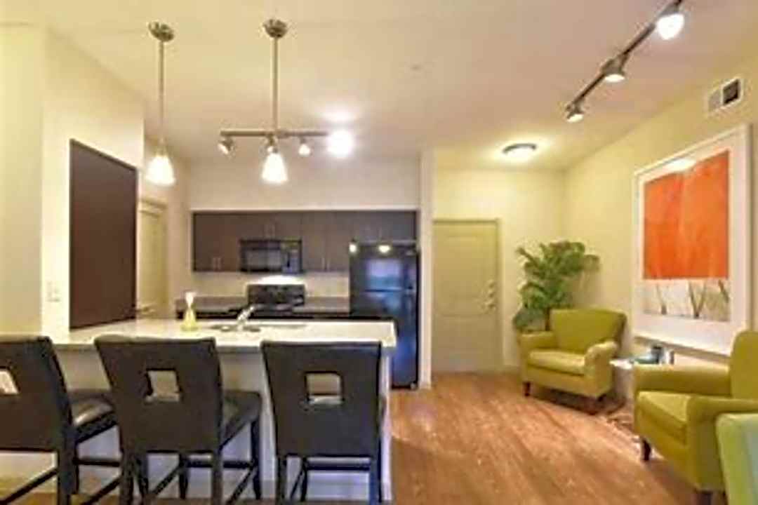 Amber Oaks 2685 Old Alvin Rd Pearland Tx Apartments For Rent Rent Com