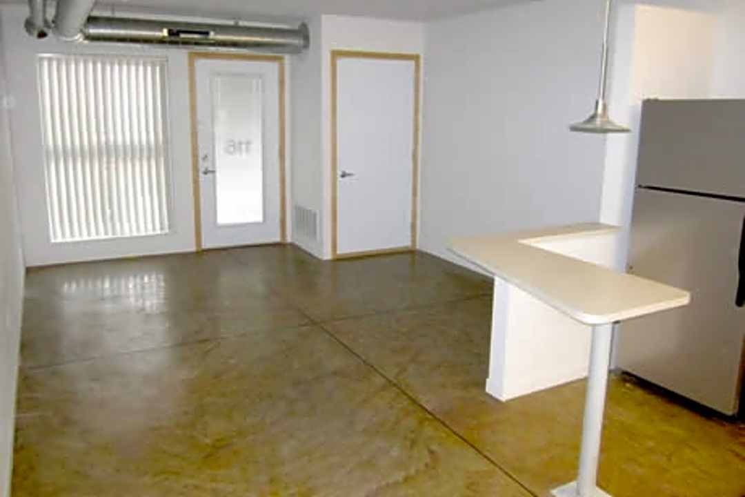 Amber Corners Apartments And Lofts 1825 Parmenter Blvd Royal Oak Mi Apartments For Rent Rent Com