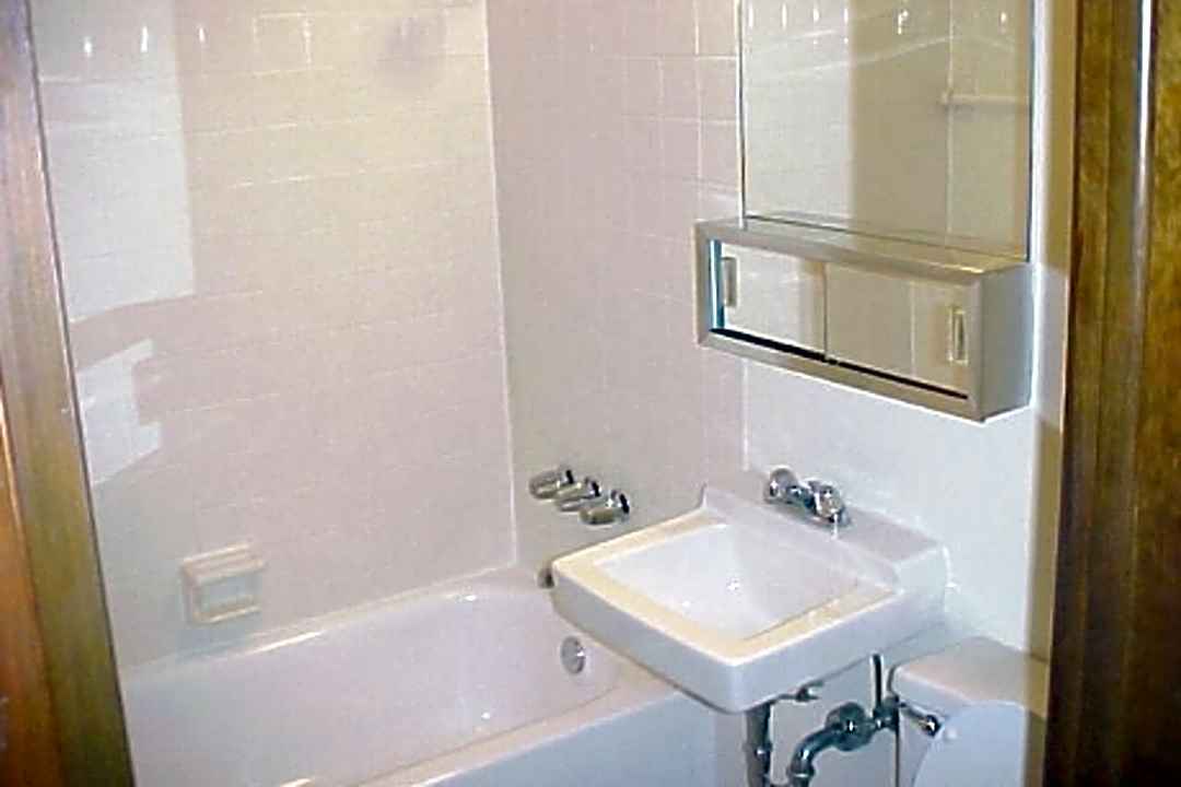 Laurel Gardens Apartments - 622 Laurel Ct Marshfield Wi Apartments For Rent Rentcom