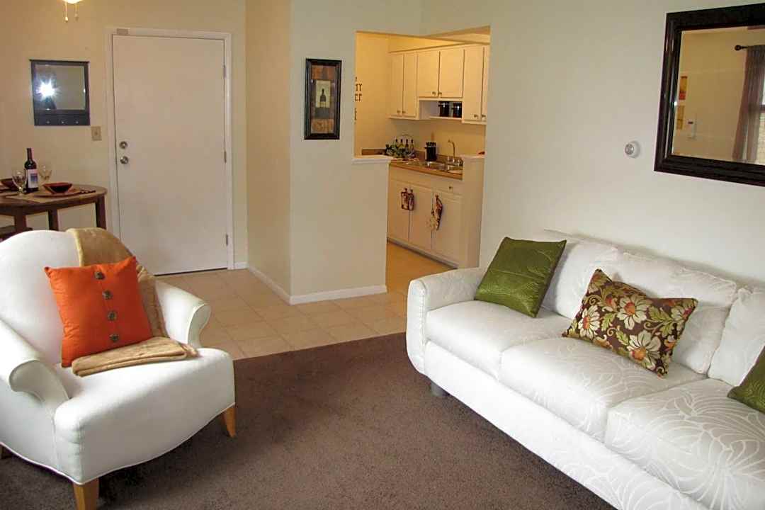 the new colonial village apartments 1256 rand ave columbus oh apartments for rent rent com
