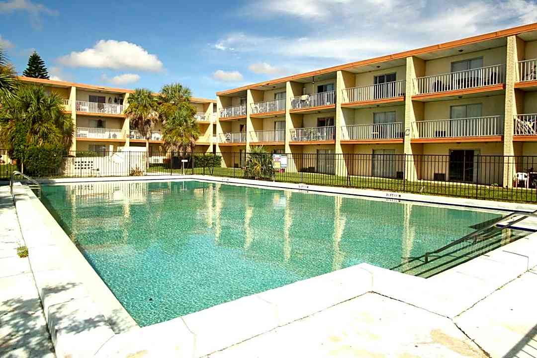 Remington Place Apartments 285 Loraine Dr Altamonte Springs Fl Apartments For Rent Rent Com