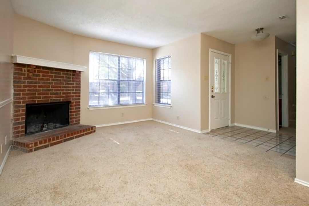 Amberly Village Townhomes 2735 N Garland Ave Garland Tx Apartments For Rent Rent Com