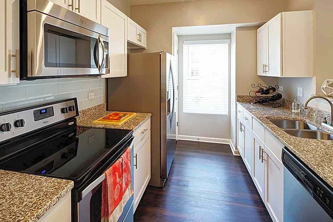 Amli At Seven Bridges 6466 Double Eagle Dr Woodridge Il Apartments For Rent Rent Com