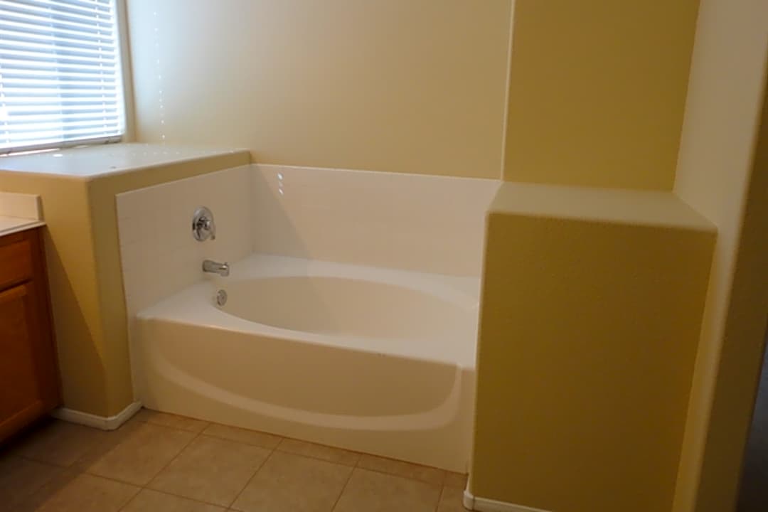 9307 Bondeno Street Las Vegas Nv, Bathtub Refinishing Las Vegas Nv
