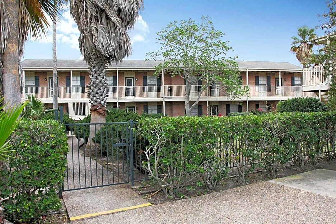 Country Club Manor - 5430 Saratoga Blvd | Corpus Christi, TX Apartments for  Rent | Rent.