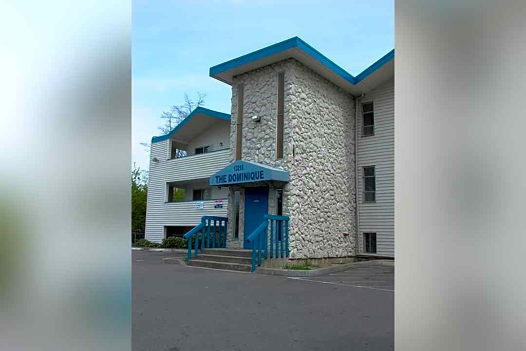 Dominique 13218 Ambaum Blvd Sw Burien Wa Apartments For Rent Rent Com