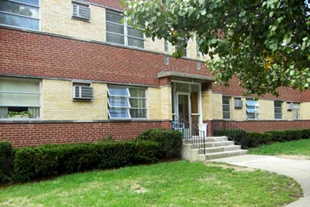 Aspenwood Alps Apartments 1722 W North Bend Rd Cincinnati Oh Apartments For Rent Rent Com