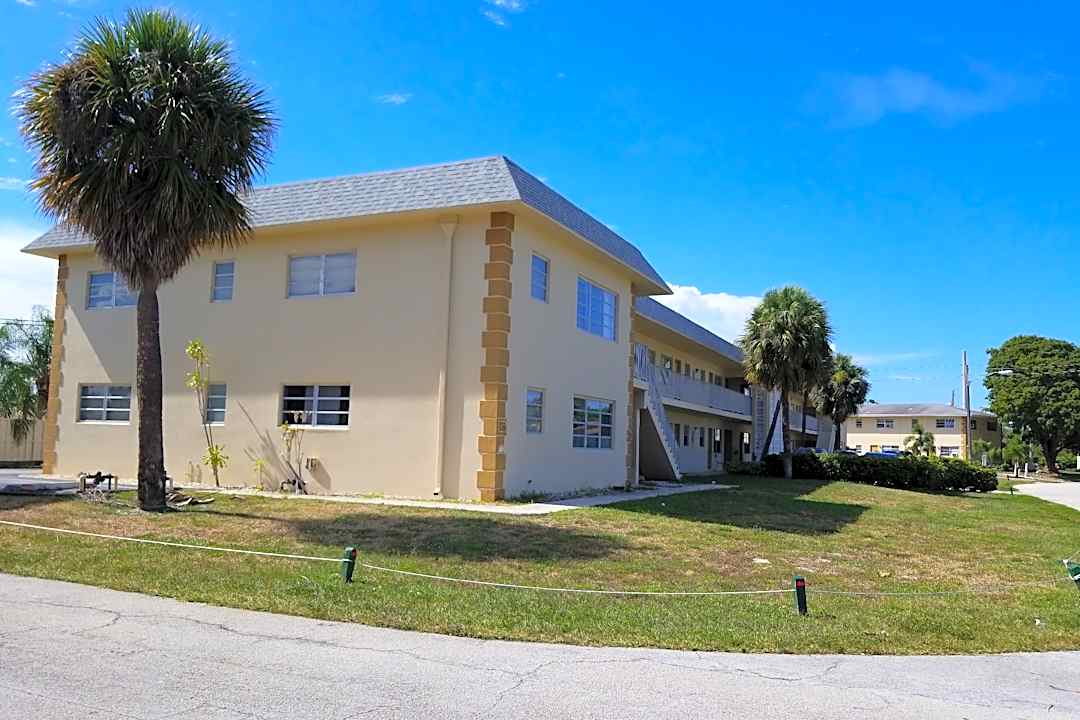 Del Rio Apartments - 875 Sw 4th Court Boca Raton Fl Apartments For Rent Rentcom