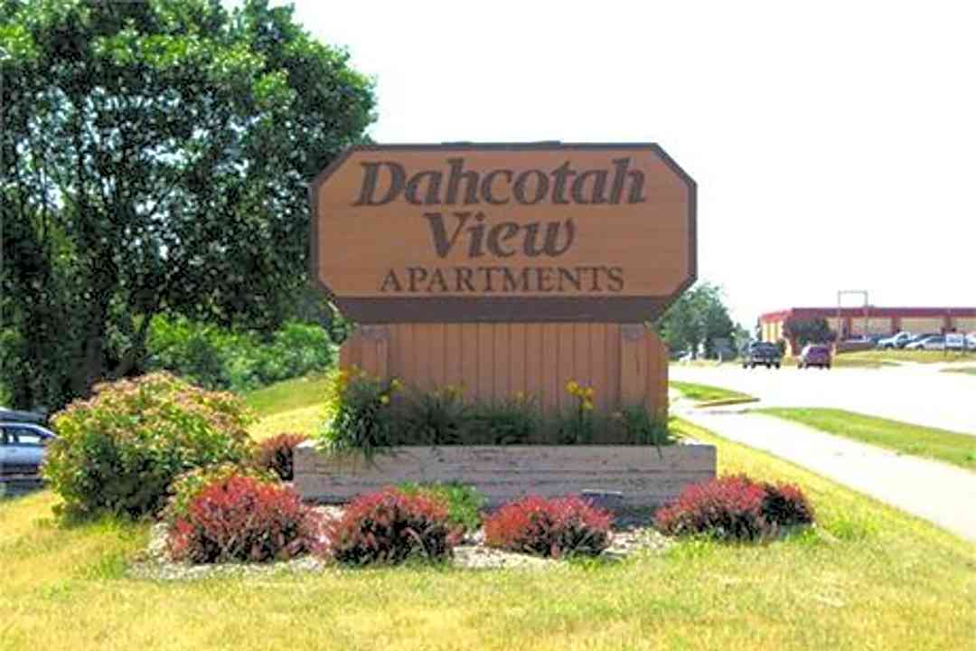 Dahcotah View Apartments 1605 Cliff Rd E Burnsville Mn Apartments For Rent Rent Com