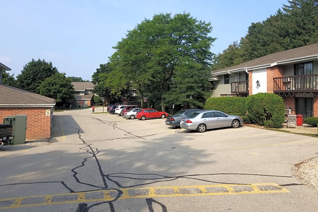 Evergreen Terrace - N83w13606 W Fond Du Lac Ave Menomonee Falls Wi Apartments For Rent Rentcom