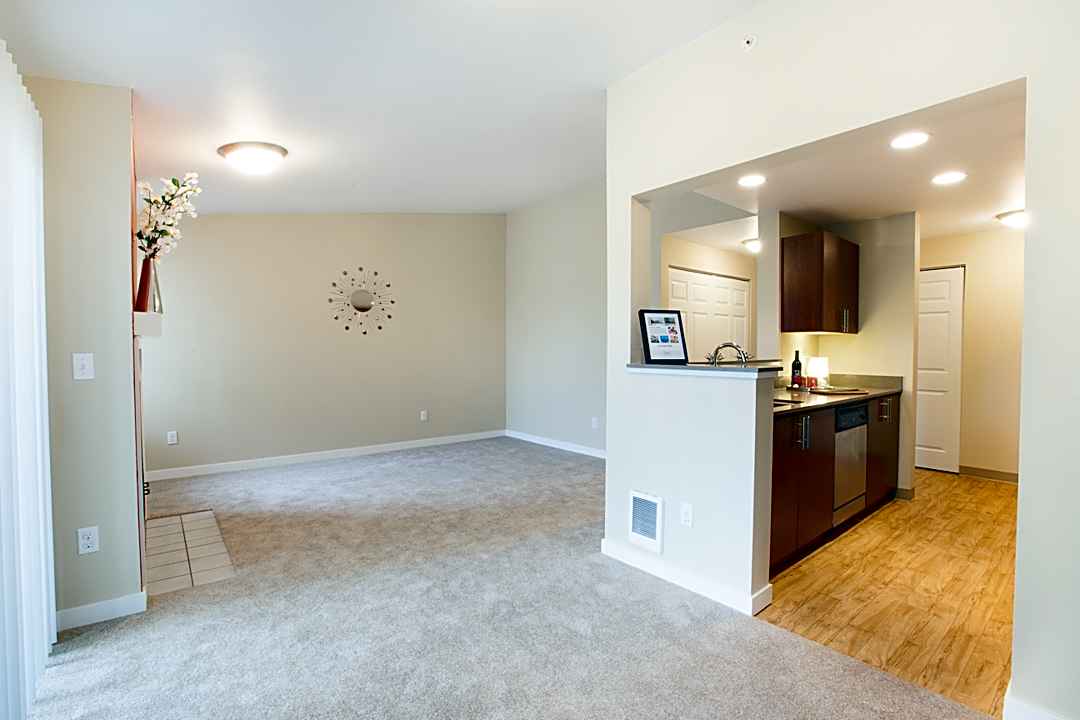 Evergreen Heights Apartments 12233 Ne 131st Way Kirkland Wa Apartments For Rent Rent Com