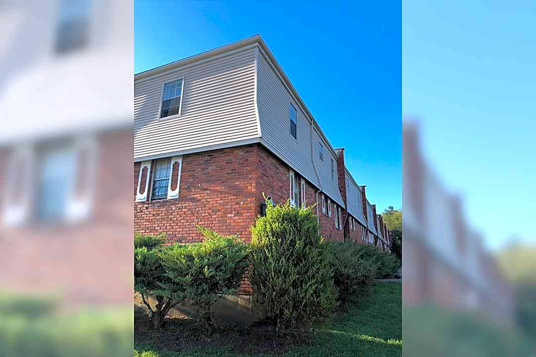 Coach Lamp Corner Apartments - 7228 Raytown Rd | Raytown, MO Apartments for  Rent | Rent.