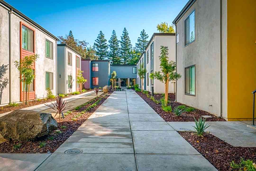 Courtyard At Artisan Square 1503 Fulton Ave Sacramento Ca Apartments For Rent Rent Com
