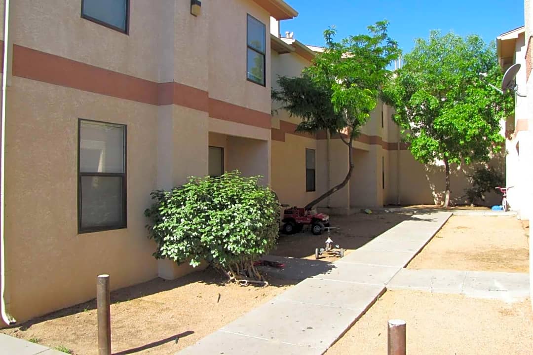 Dynasty West Apartments 6321 Central Ave Nw Albuquerque Nm Apartments For Rent Rent Com