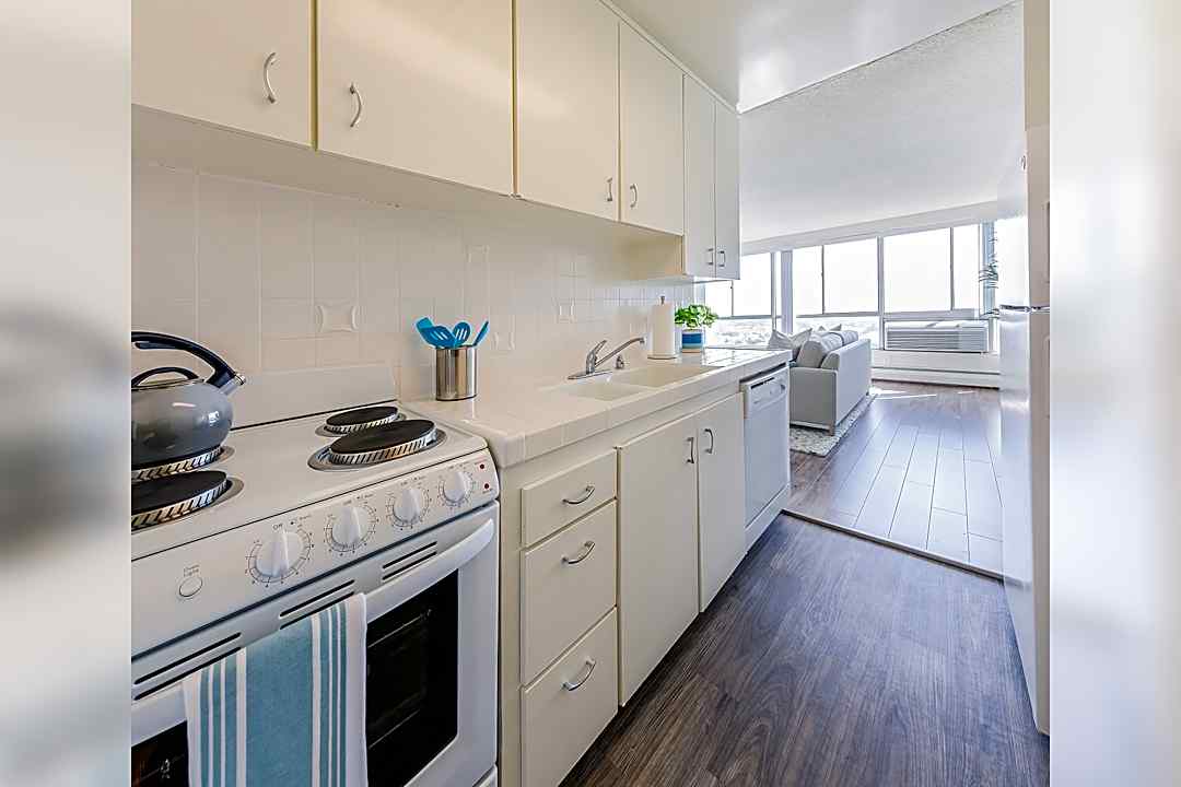 Barrington Plaza 11740 Wilshire Blvd Los Angeles Ca Apartments For Rent Rent Com
