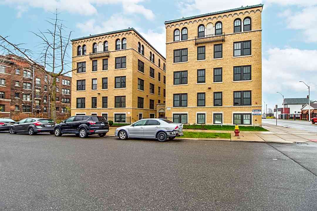 Rainer Court Apartments 711 W Alexandrine St Detroit Mi Apartments For Rent Rent Com