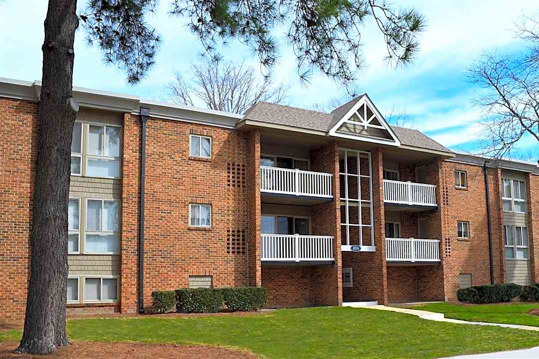 Birdneck Village Apartments 952 24th St Virginia Beach Va Apartments For Rent Rent Com