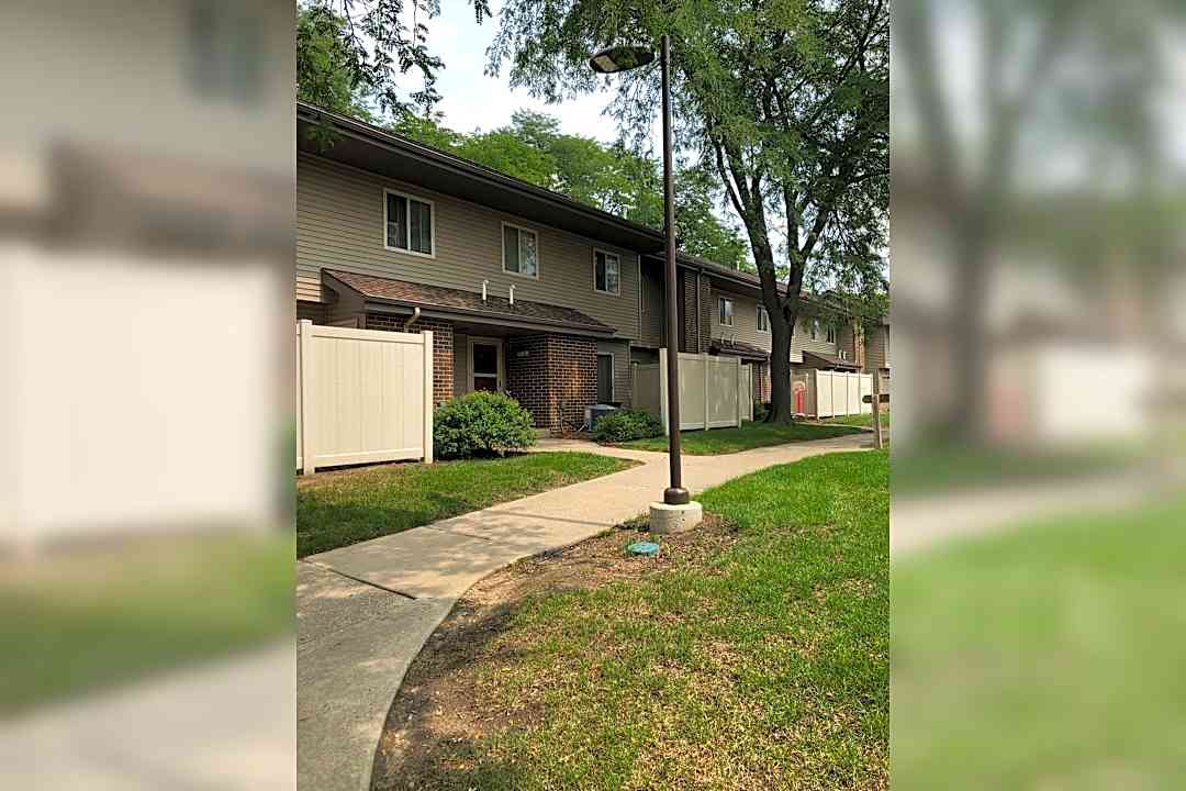 Maple Village Apartments 1221 S Main St Adrian Mi Apartments For Rent Rent Com