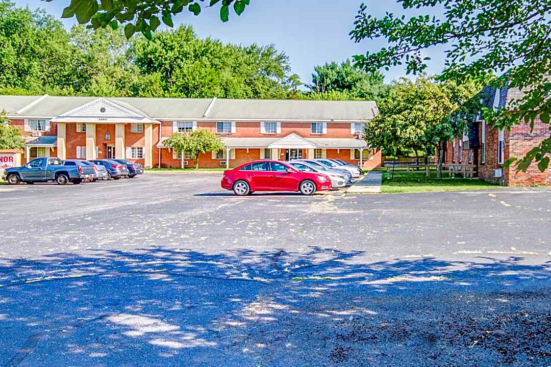 Airport Manor 3950 Airport Hwy Toledo Oh Apartments For Rent Rent Com