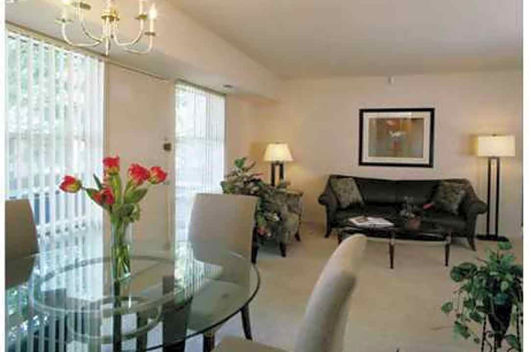glenmont forest 2386 glenmont cir silver spring md apartments for rent rent com
