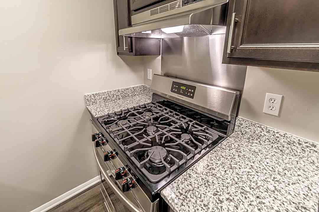 woodbridge apartments of bloomington 3401 e john hinkle pl bloomington in apartments for rent rent com