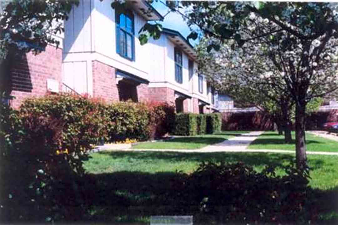 Bonnie Green Apartments 121 S Bonnie Brae St Denton Tx Apartments For Rent Rent Com