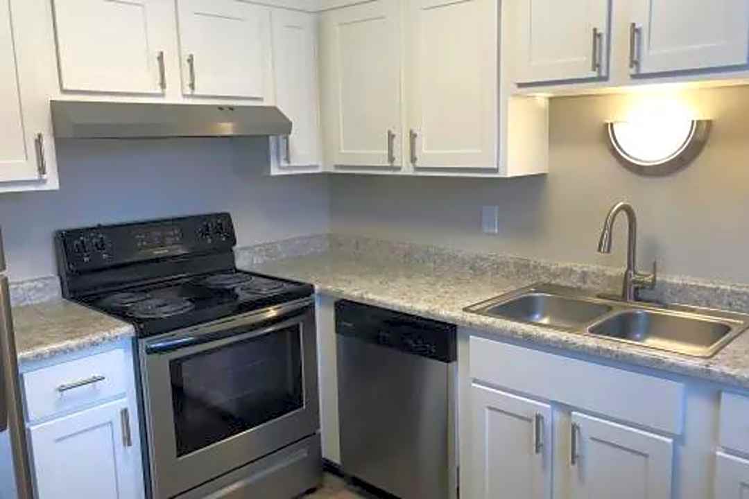 Eagle Crest - 9699 W 16th Ave Lakewood Co Apartments For Rent Rentcom