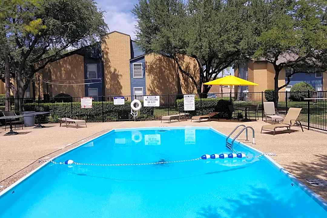 windsor village apartments denton