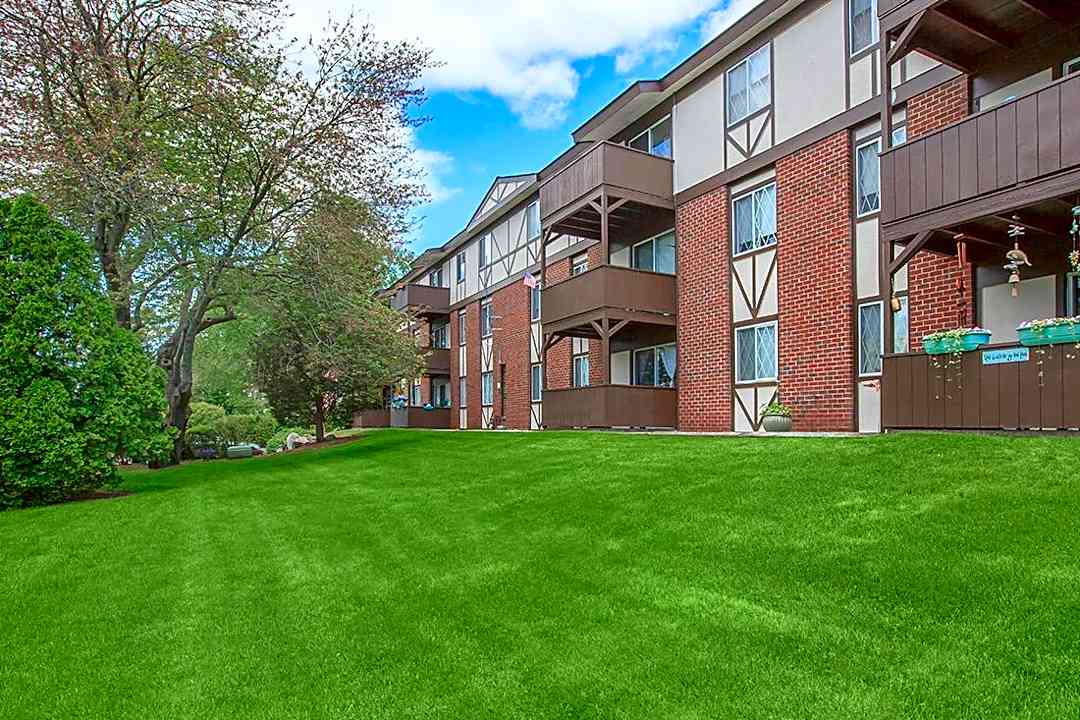 east bay apartments 700 metacom ave warren ri apartments for rent rent com