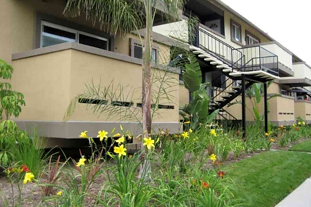 Avalon Apartments 14382 Red Hill Ave Tustin Ca Townhomes For Rent Rent Com