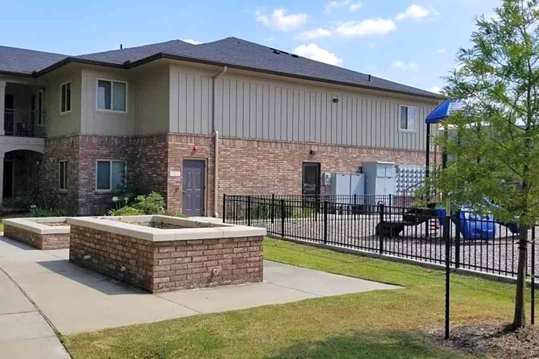 hooper springs 8210 cypress spring rd baton rouge la apartments for rent rent com