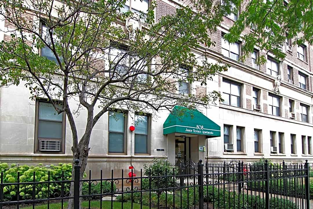 808 W Junior Terrace 808 W Junior Terrace Apt 603 Chicago Il Apartments For Rent Rent Com