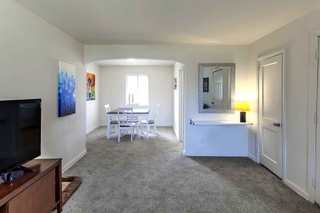 Evergreen Apartments At New Castle Crossing 1627 New Jersey Ave New Castle De Apartments For Rent Rent Com