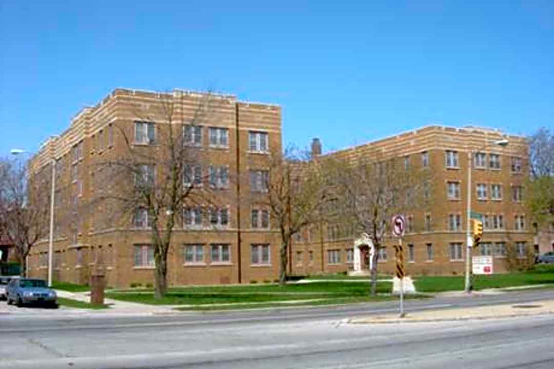 Franklin Arms Apartments 3120 28 West Wisconsin Avenue Milwaukee Wi Apartments For Rent Rent Com