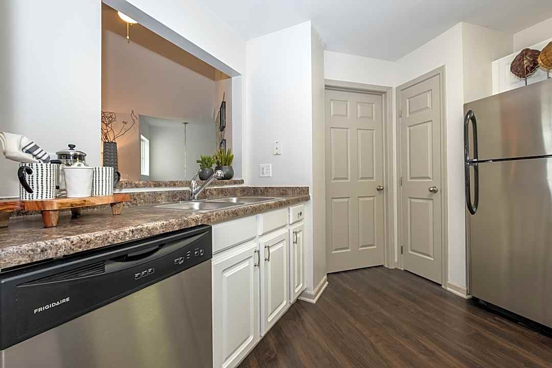 The Aventine At Oakhurst North 2800 Amli Ct Aurora Il Apartments For Rent Rent Com