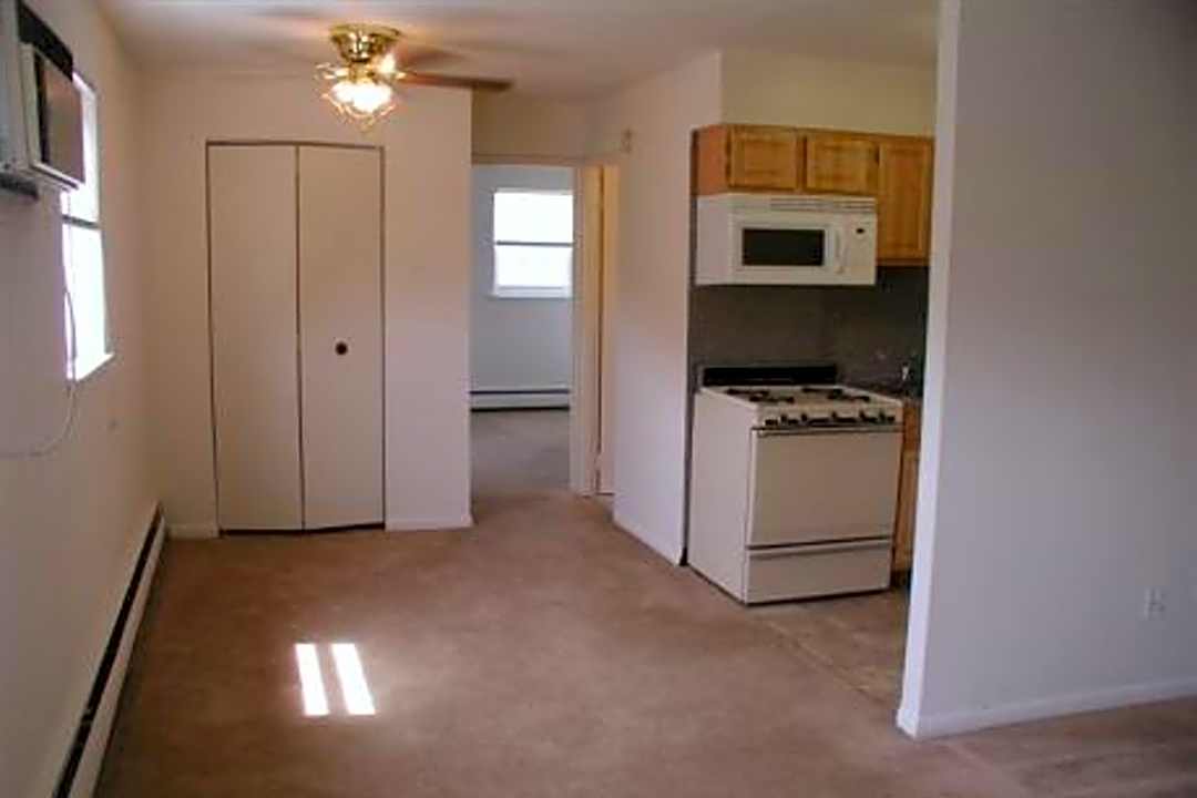 Haldeman Manor Apartments 10714 Haldeman Avenue At Roosevelt Blvd Philadelphia Pa Apartments For Rent Rent Com