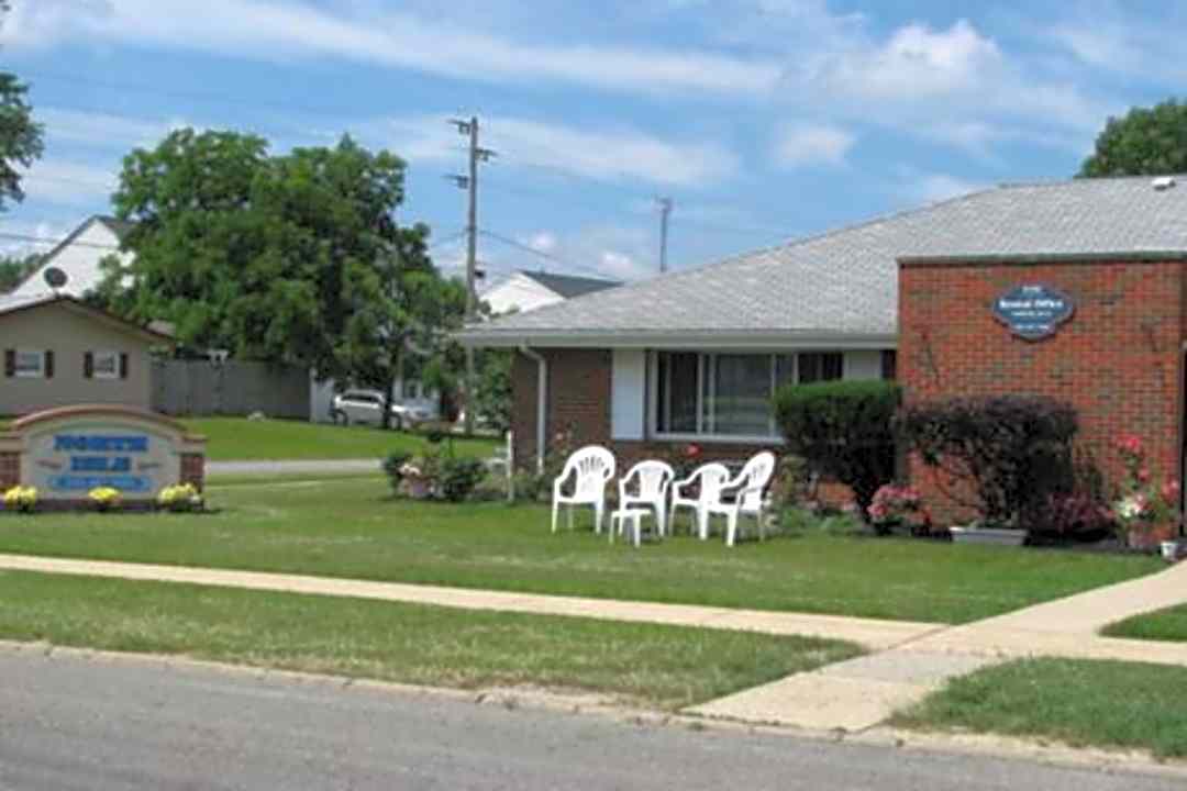 North Isle Apartments 9100 N Plaza Dr Northfield Oh Apartments For Rent Rent Com