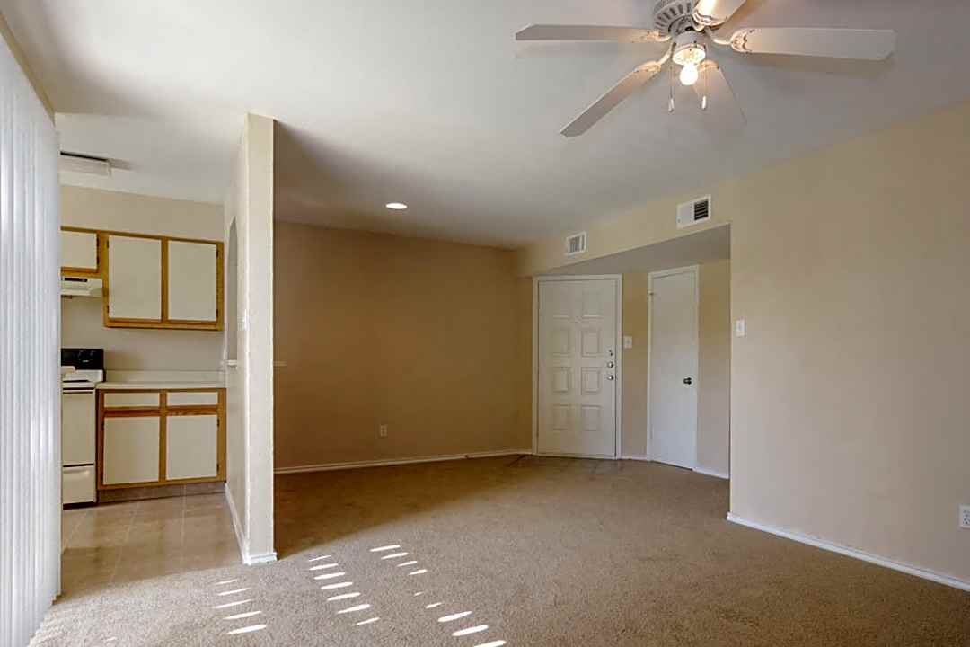 Windmill Landing 10121 Windmill Lakes Blvd Houston Tx Apartments For Rent Rent Com