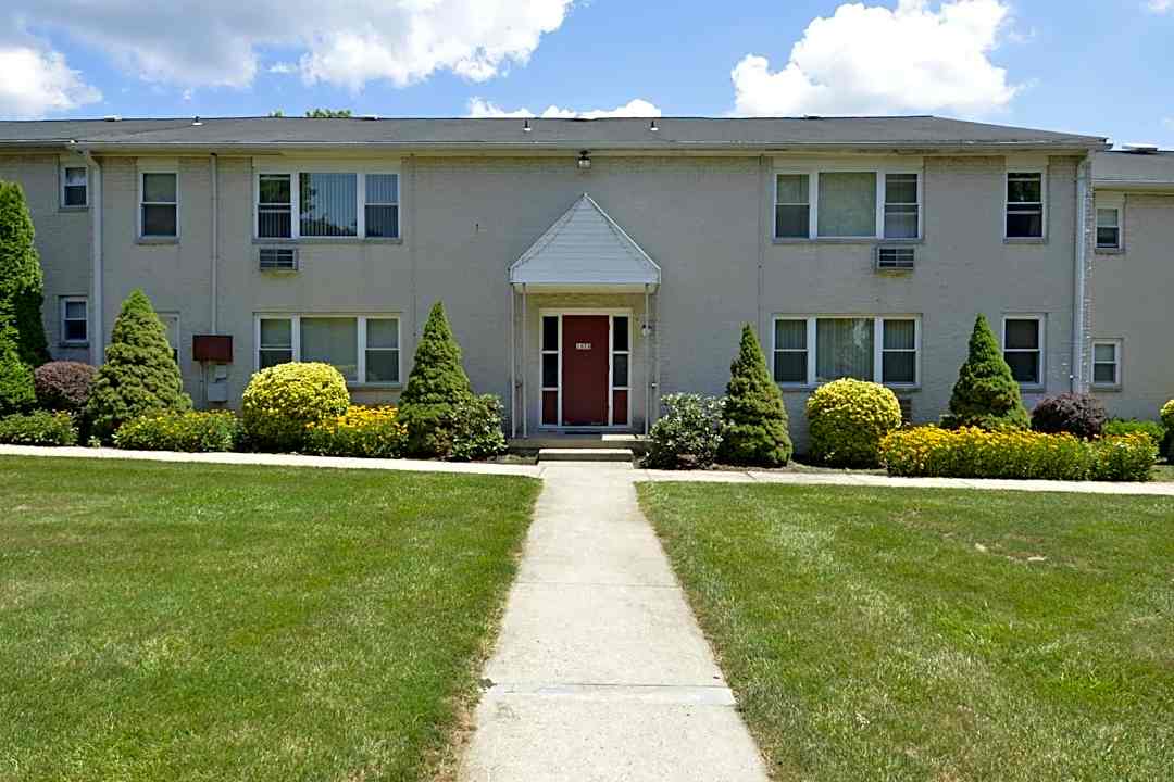 Devonshire Park Apartments 1641 33rd St Sw Allentown Pa Apartments For Rent Rent Com