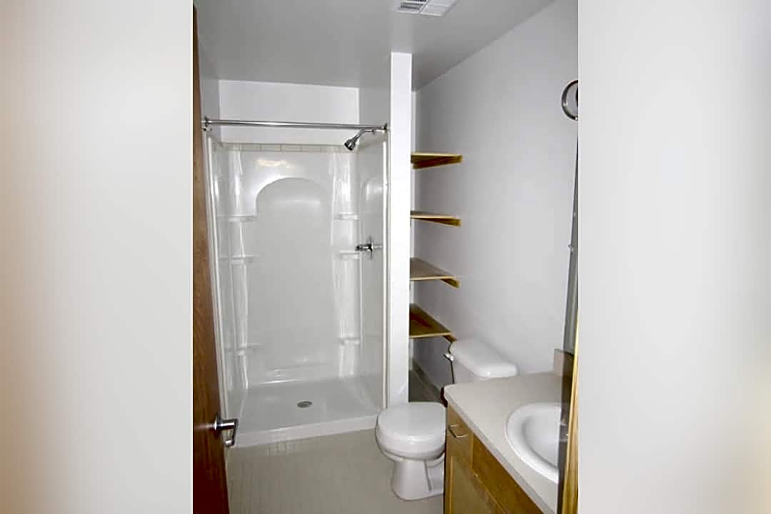 Amber Corners Apartments And Lofts 1825 Parmenter Blvd Royal Oak Mi Apartments For Rent Rent Com